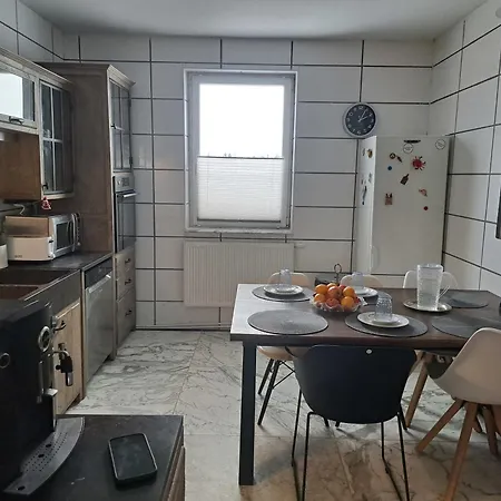 Apartment Antike Wohnmoeglichkeit Kurz Und Langfristig 100qm 1 Stock *